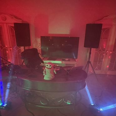 Dj с оборудованием